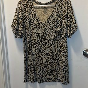 Woman’s short sleeve shirt.                  JT-C